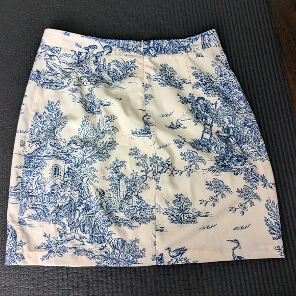 Cute set: printed body suit and matching mini skirt - Picture 8 of 16